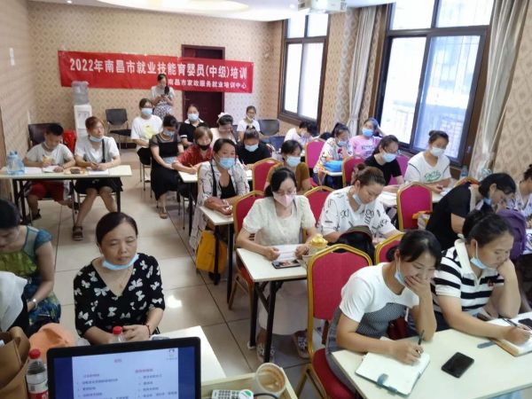 抚州月嫂培训班多少钱南昌报名