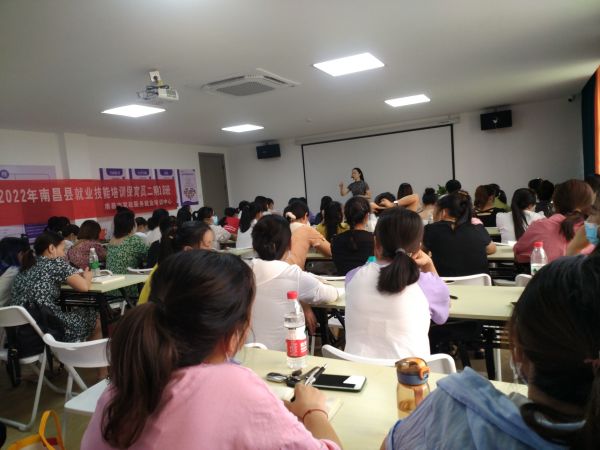 抚州南昌月嫂培训班招聘班报名费多少