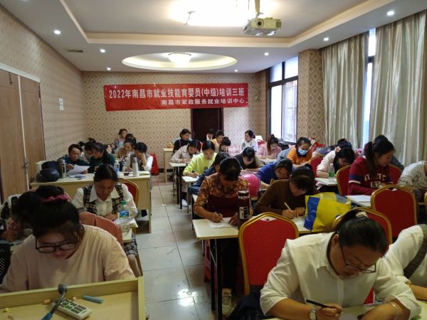 抚州南昌金牌月嫂培训班怎么样